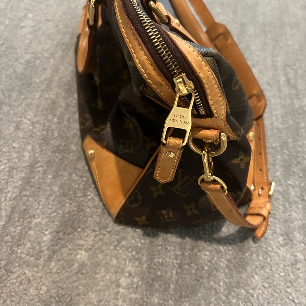 Louis Vuitton Monogram Canvas Tote - Picture 2 of 6